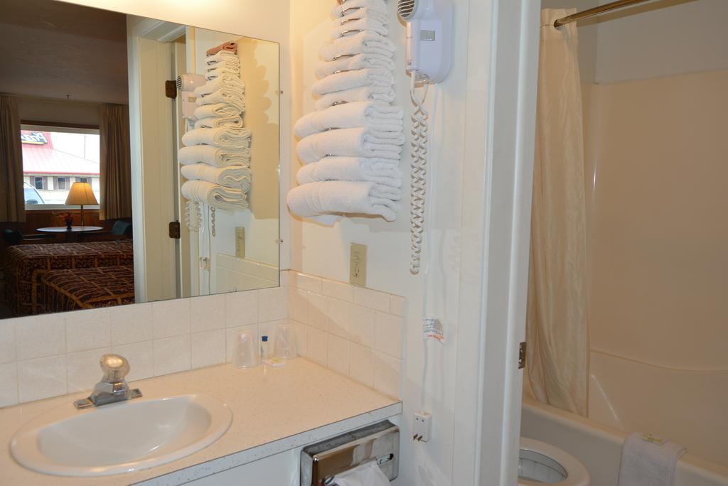 Lindsborg Viking Motel חדר תמונה