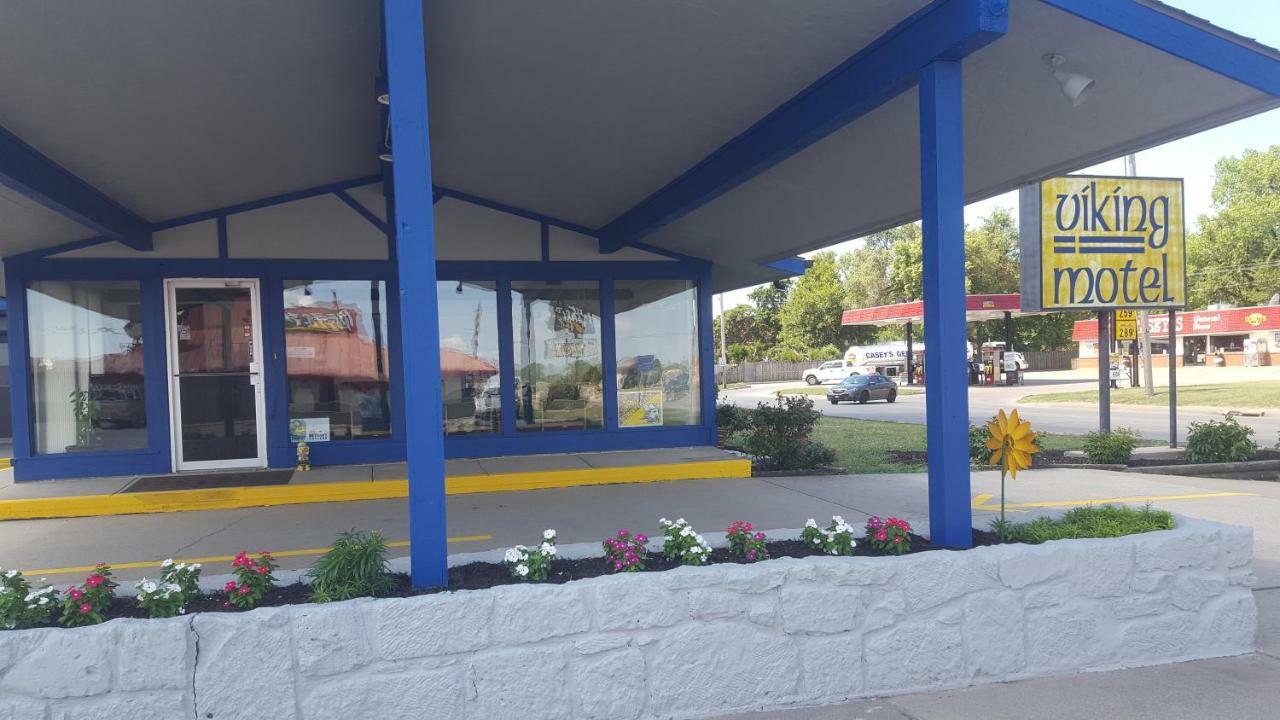 Lindsborg Viking Motel מראה חיצוני תמונה