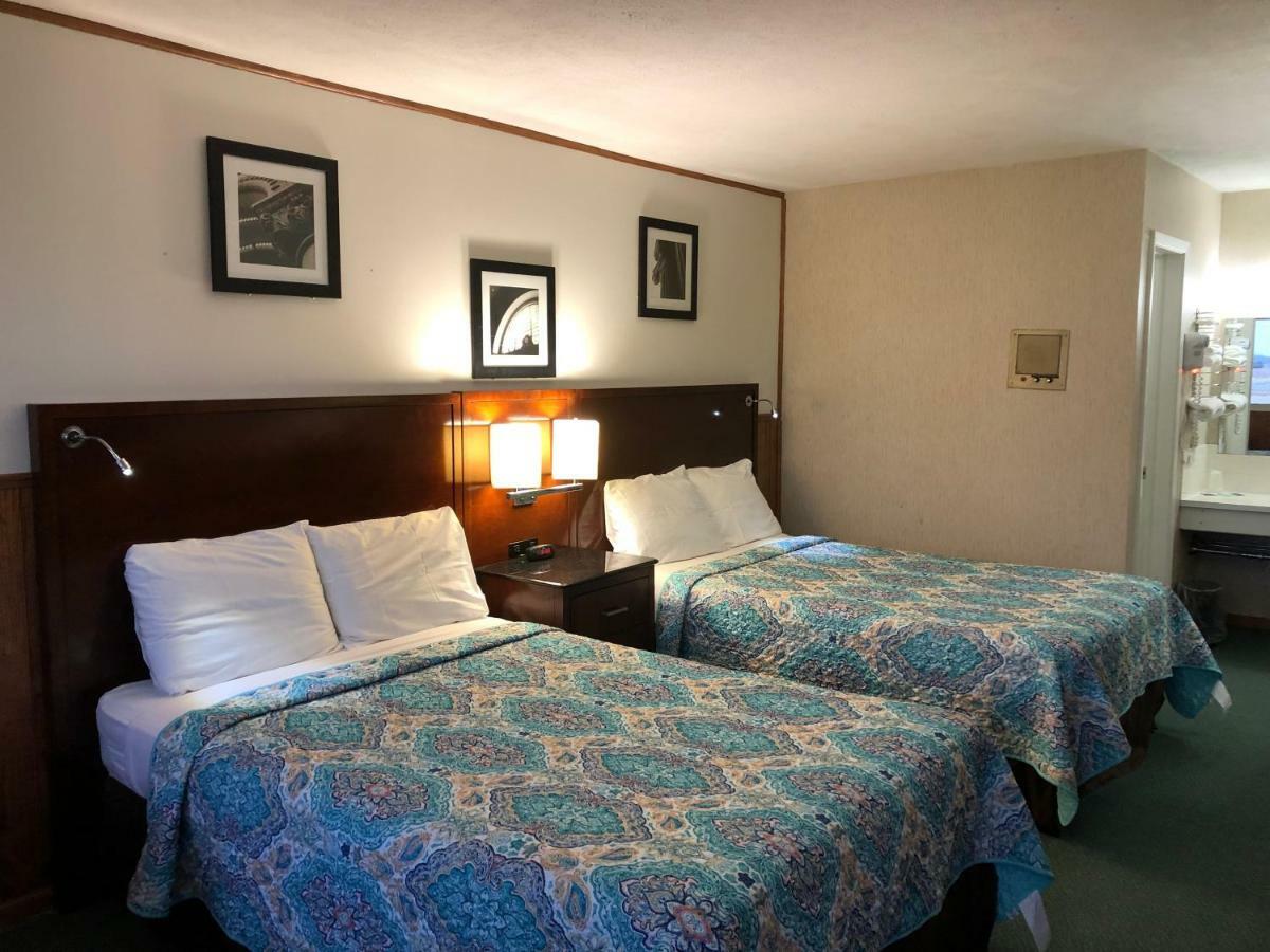 Lindsborg Viking Motel מראה חיצוני תמונה
